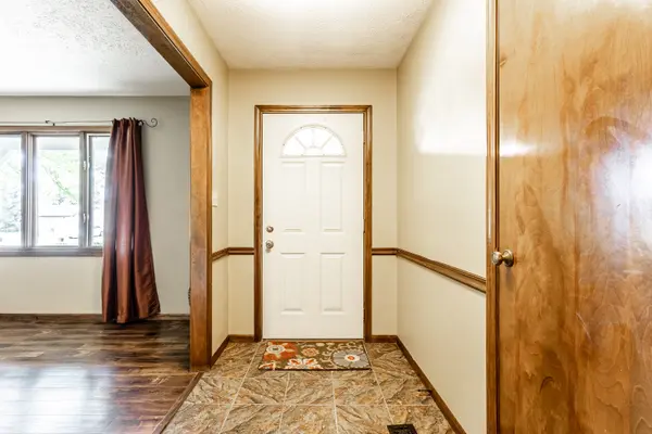 1085 Waterford DR, Greenwood, IN 46142