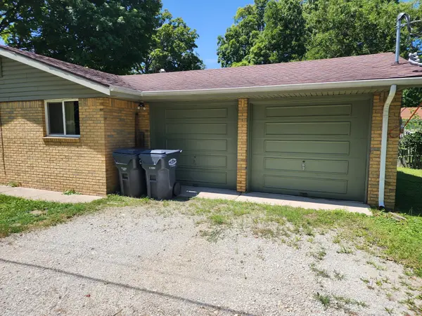 925 Coventry DR, Anderson, IN 46012
