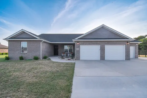 1604 E Bell Ford DR, Seymour, IN 47274