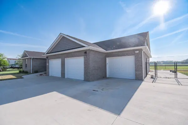 1604 E Bell Ford DR, Seymour, IN 47274