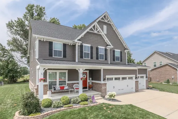 1802 Chateaux CT, Greenwood, IN 46143