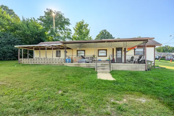 220 W Summit ST, Brownstown, IN 47220
