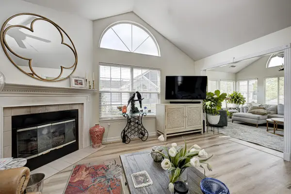 7370 Lake Lakota PL, Indianapolis, IN 46217