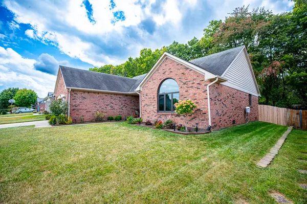 8624 Gallant Fox DR, Indianapolis, IN 46217