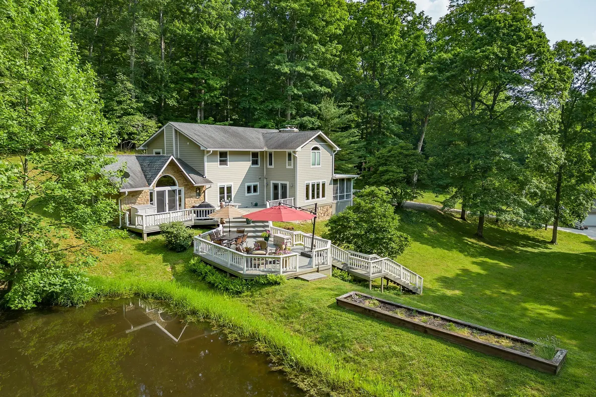 1659 Helmsburg RD, Nashville, IN 47448