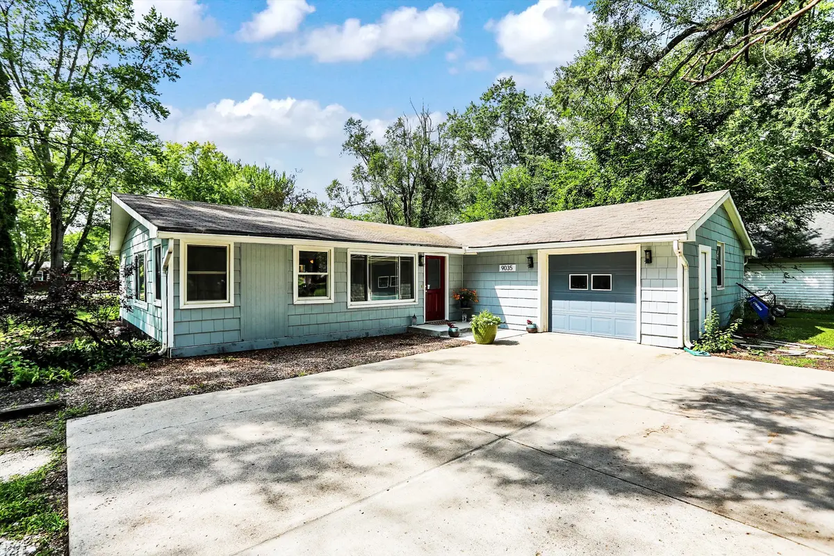 9035 Horseshoe DR, Zionsville, IN 46077