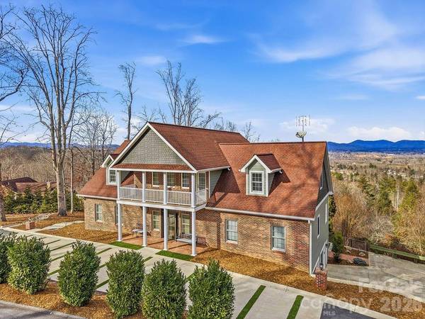 38 Sweetwater Oaks DR, Fletcher, NC 28732