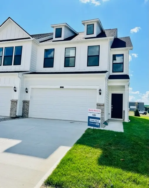 3272 Morab DR, Zionsville, IN 46077