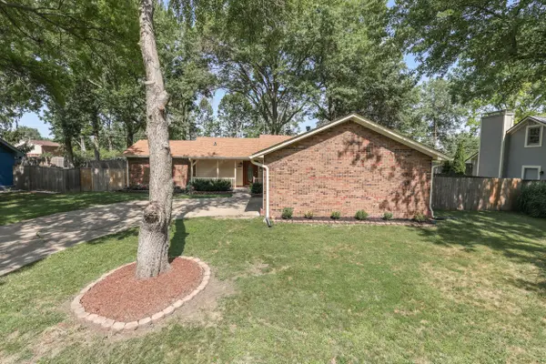 933 Beech DR, Greenwood, IN 46142