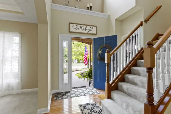 10199 Wildwood DR, Zionsville, IN 46077