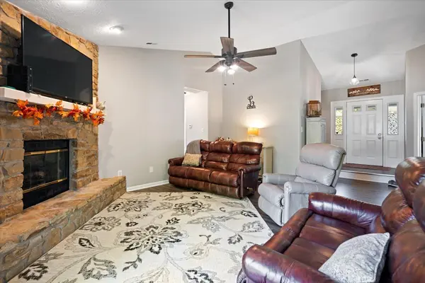 108 Hickorywood CT, Brownsburg, IN 46112