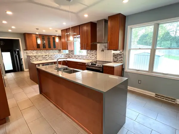 409 Ironwood DR N, Carmel, IN 46033