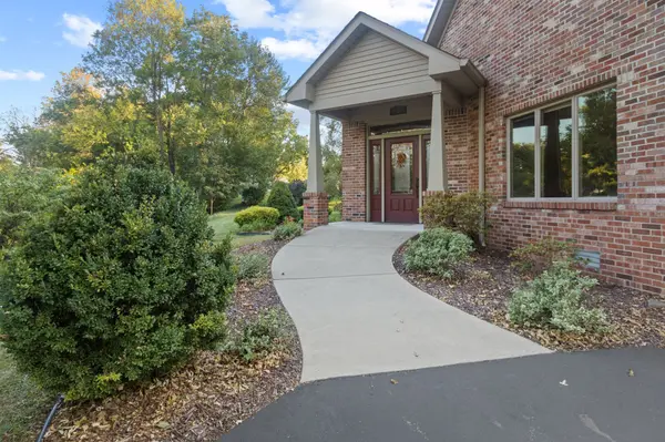 827 W Main ST, Greenwood, IN 46142
