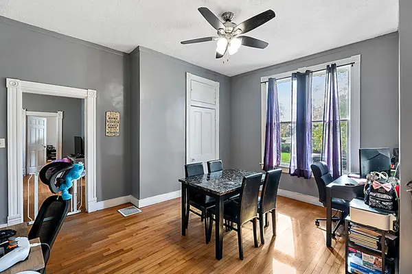 906 S Walnut ST, Seymour, IN 47274
