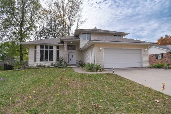 919 Holly DR, Seymour, IN 47274