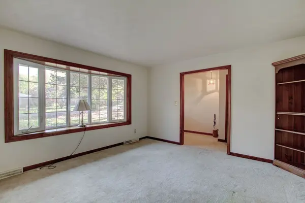 8046 Wallingwood DR, Indianapolis, IN 46256