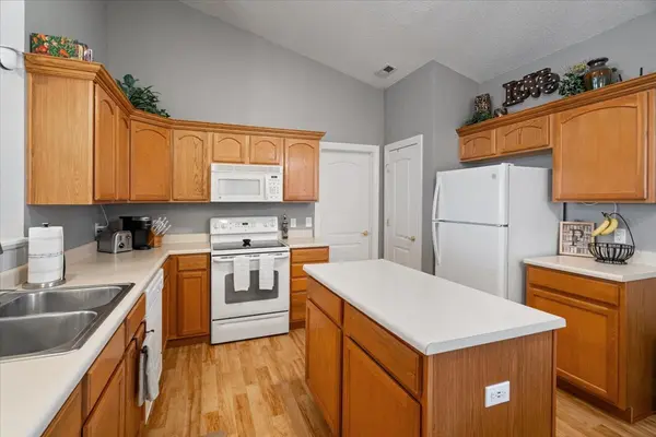 6537 Southern Cross DR, Indianapolis, IN 46237