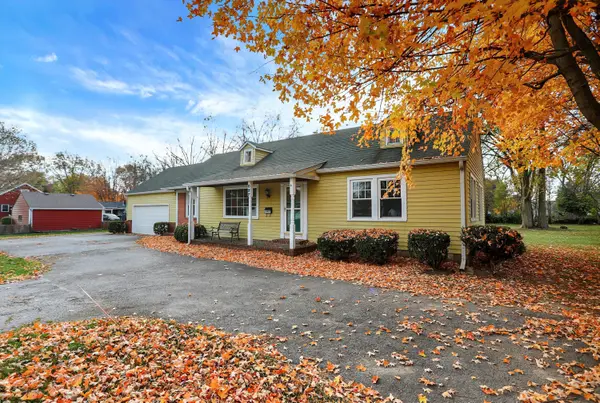 1 Elm Tree CT, Greenwood, IN 46142