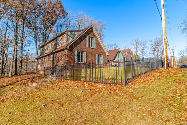 1932 Lakeview DR, Avon, IN 46123