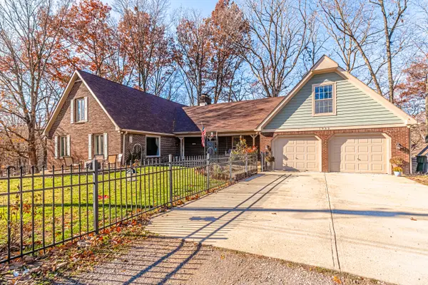 1932 Lakeview DR, Avon, IN 46123