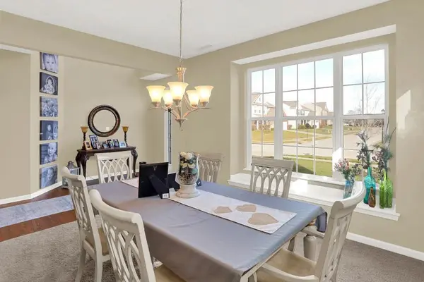 1646 Oakvista DR, Greenwood, IN 46143