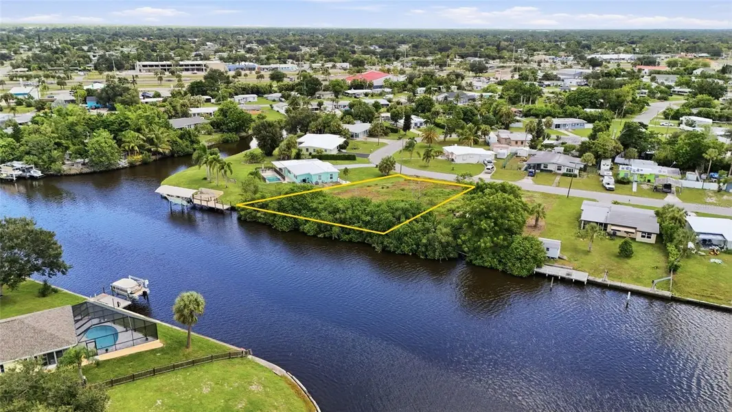 213 WATERWAY CIR NE, Port Charlotte, FL 33952