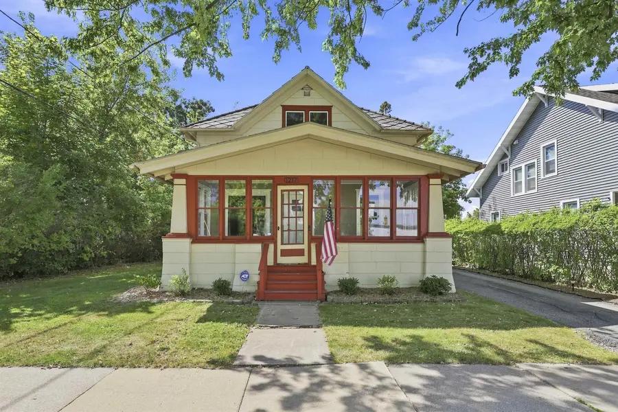 1217 N STATE ST, Appleton, WI 54911-4356