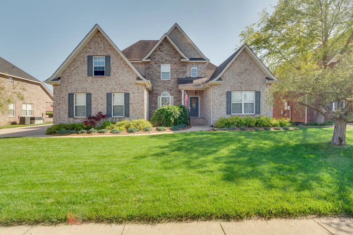 3325 Geneva Dr, Murfreesboro, TN 37128