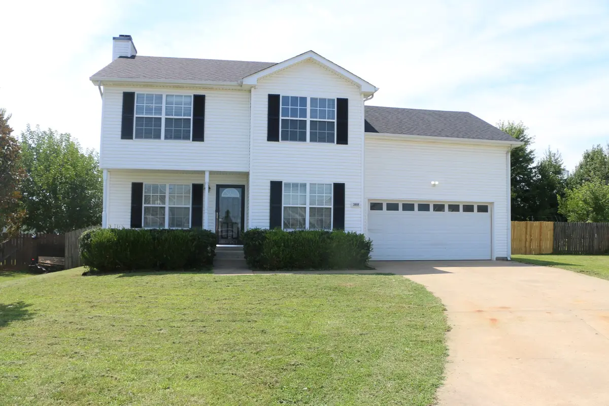 3888 Mackenzie Dr, Clarksville, TN 37042