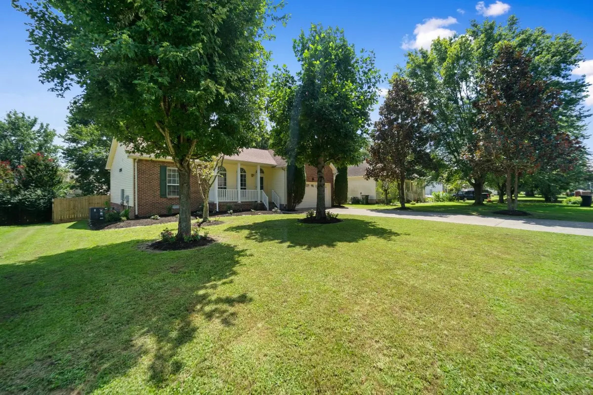 327 Huntington Dr, Gallatin, TN 37066