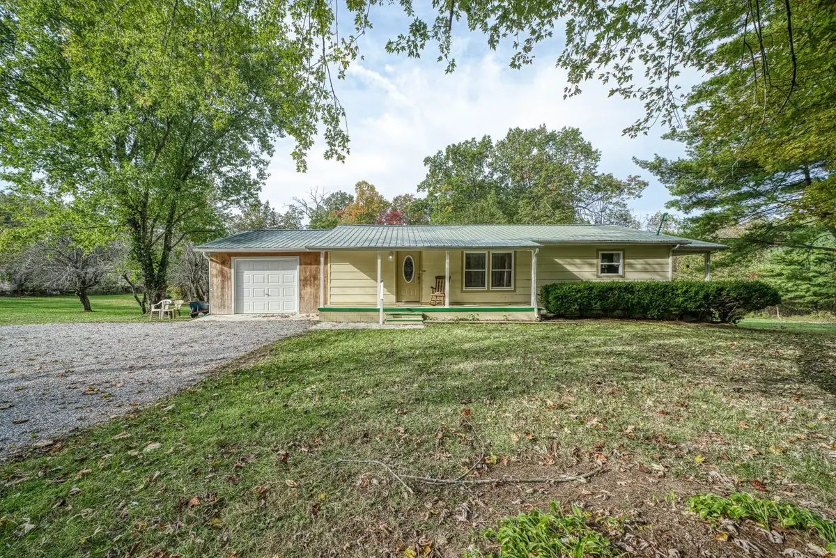 817 Junior Camp Rd, Monterey, TN 38574