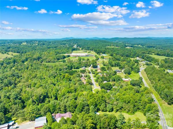 184 Hillsdale LN, Taylorsville, NC 28681