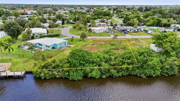 213 WATERWAY CIR NE, Port Charlotte, FL 33952