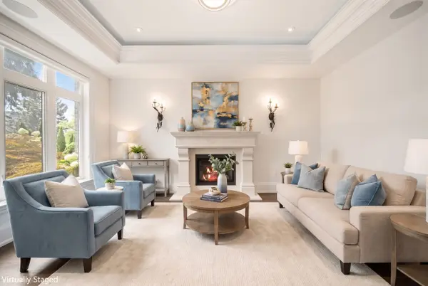 74 Yongehurst RD, Richmond Hill, ON L4C 3T2