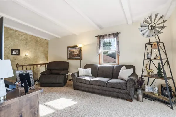 915 Church ST, Jesup, IA 50648