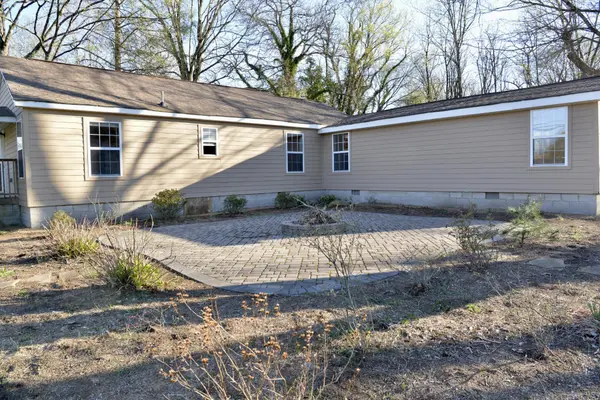 411 W Jackson Avenue, Spring City, TN 37381