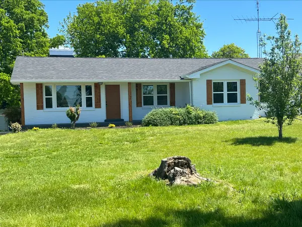 702 N Main St, Mount Pleasant, TN 38474