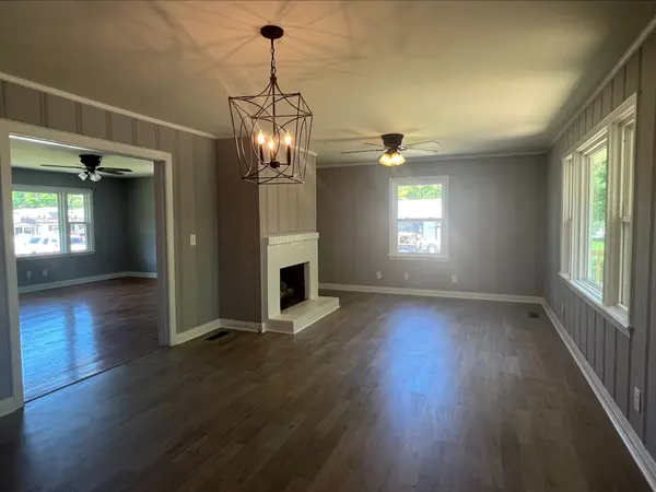 702 N Main St, Mount Pleasant, TN 38474