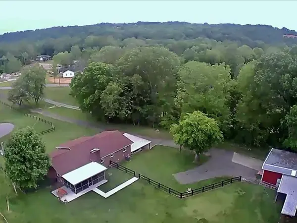 8370 Horseshoe Rd, Cross Plains, TN 37049