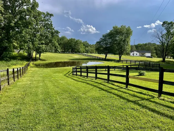 8370 Horseshoe Rd, Cross Plains, TN 37049