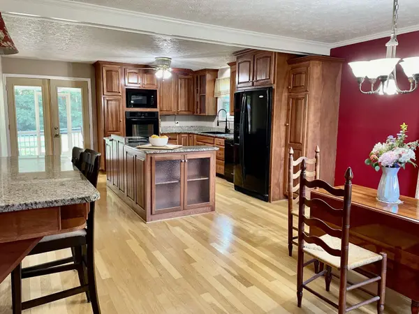 8370 Horseshoe Rd, Cross Plains, TN 37049