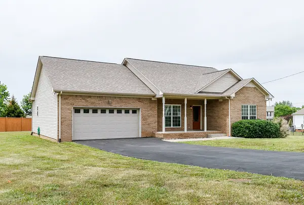 1647 London Dr, Columbia, TN 38401