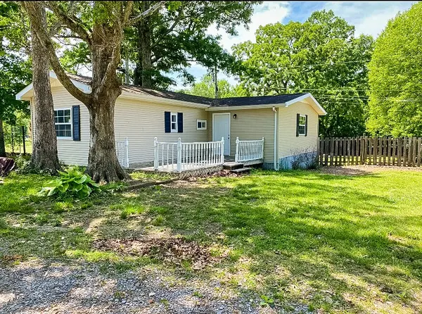 636 Parrish Ln, Mc Ewen, TN 37101