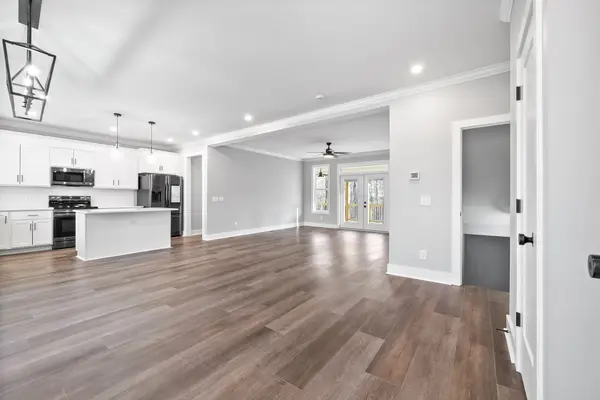 2093 Ferry Rd, Clarksville, TN 37040