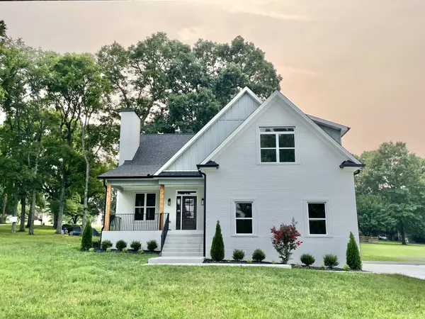 235 Lakeside Park Dr, Hendersonville, TN 37075