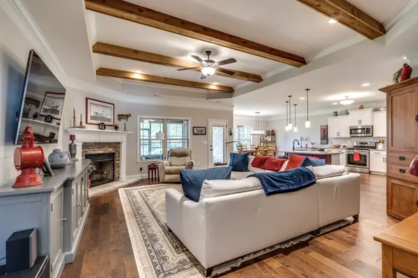 52 Knotting Hill Dr, Fayetteville, TN 37334