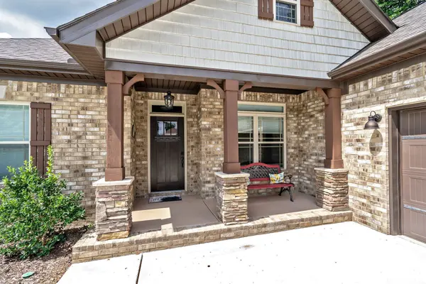 52 Knotting Hill Dr, Fayetteville, TN 37334