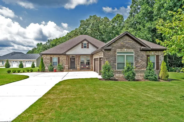 52 Knotting Hill Dr, Fayetteville, TN 37334