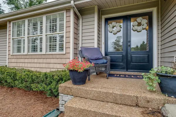109 Trout Valley Dr, Hendersonville, TN 37075