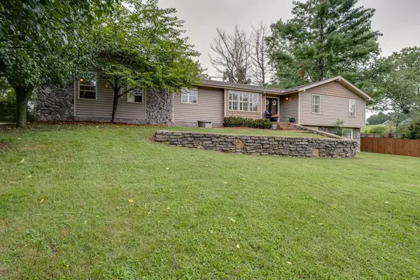 109 Trout Valley Dr, Hendersonville, TN 37075